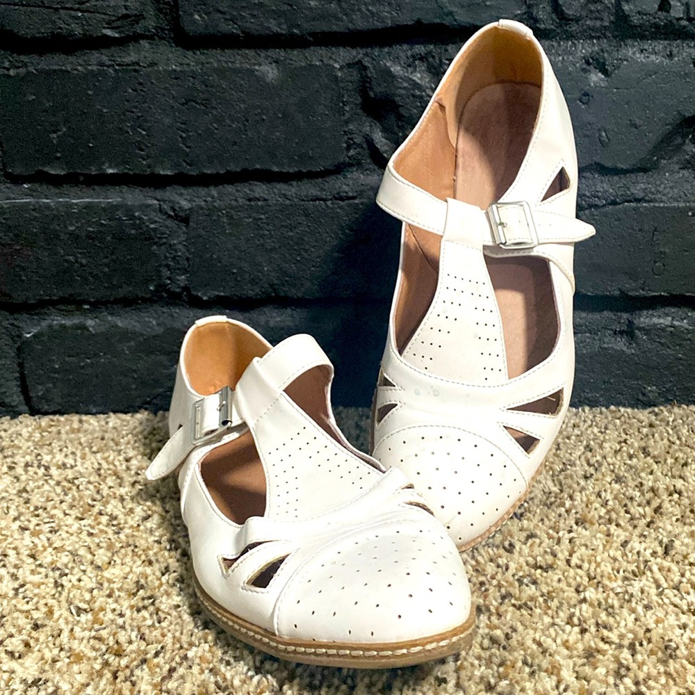Retro Style Mary Jane T-Bar Shows- Chelsea Crew- White Leather